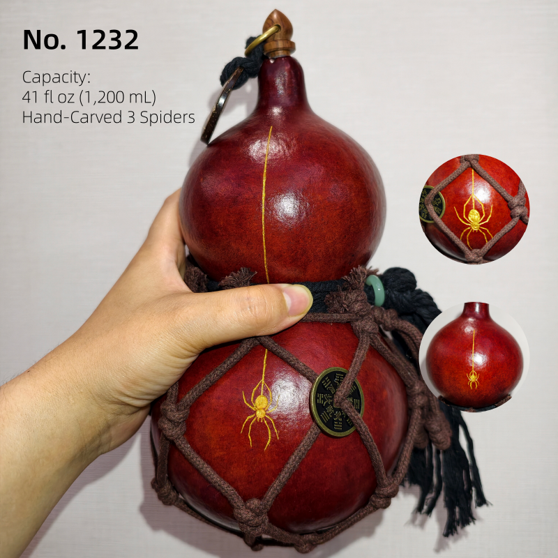 Spider Collection — Hand-Carved Urushi Gourd with Triple Spider Carving