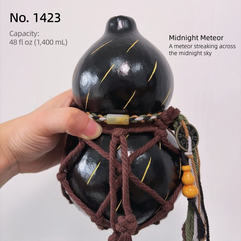 Midnight Meteor Collection — Handcrafted Urushi Gourd with Deep Night Tones