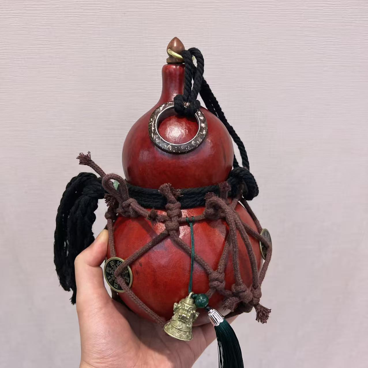 Drinking gourd bottle made from a real gourd, finished with traditional urushi lacquer