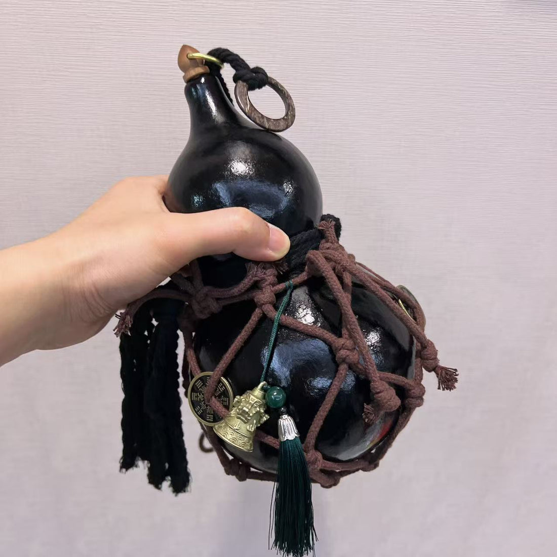 Handcrafted urushi lacquer gourd bottle, traditional Chinese and Japanese gourd drinking vessel